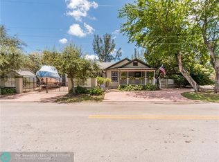 724 Arpeika St, Fort Lauderdale, FL 33312