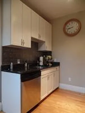 60 Queensberry St #1 — Photo 8