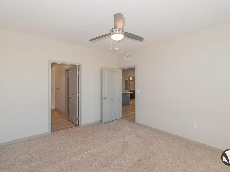 Chateau at Yankee Hill Apartments — Photo 61