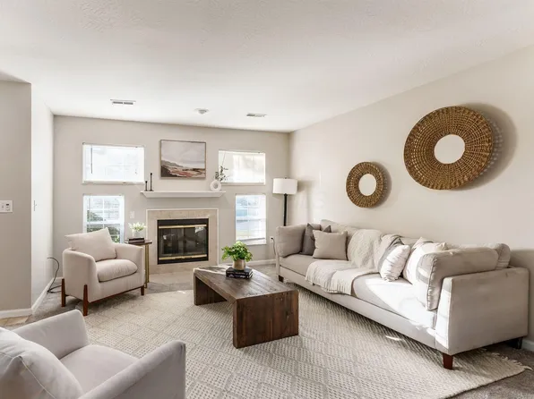 2430 Crystal Springs Dr, Hilliard, OH 43026