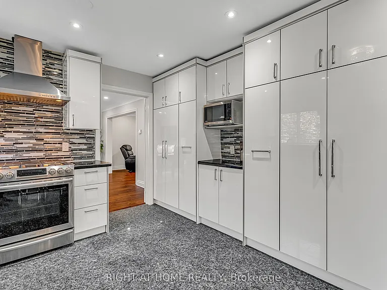 373 Firglen Rdg — Photo 11
