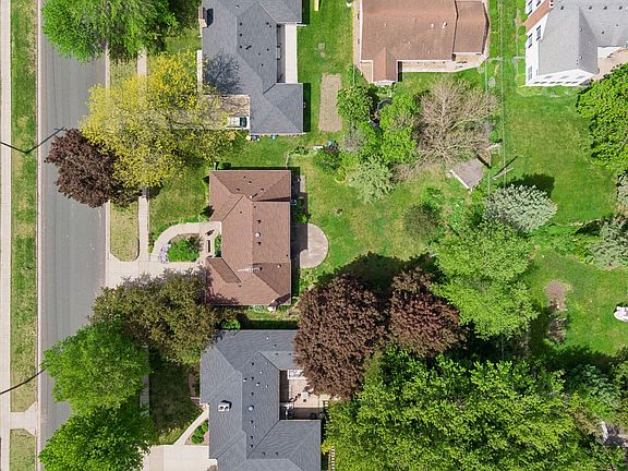 5th image of 807 5th St E