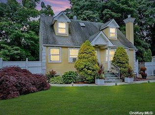 146 Cedar Rd E, Mastic Beach, NY 11951