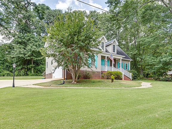 3rd image of 305 Brockman Dr