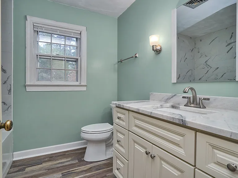 4376 Lynnville Cres — Photo 34