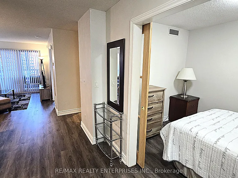 250 Wellington St W #1435 — Photo 12
