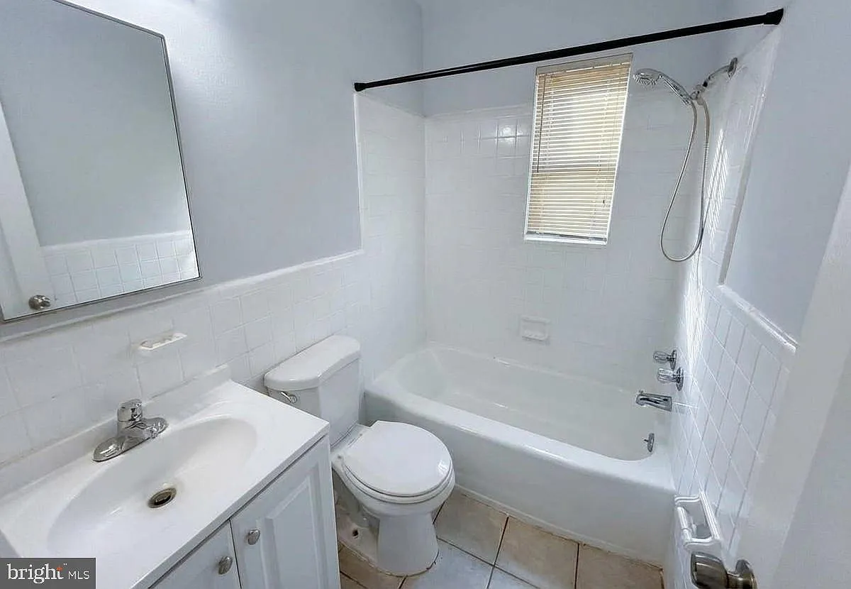 3 bed, 850 sqft, $2,800 — Photo 3