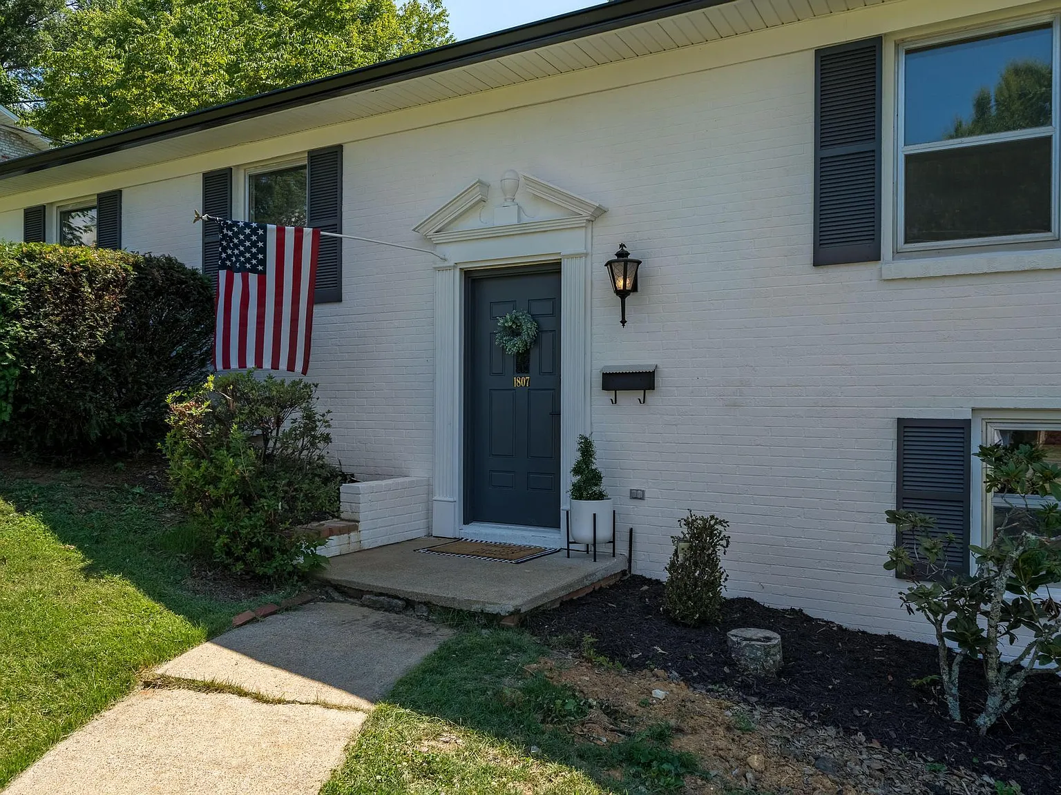 3 bed, 2160 sqft, $2,000 — Photo 3