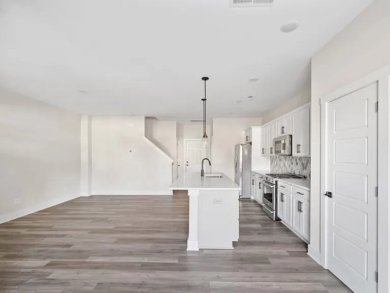 650 Melville Dr — Photo 11
