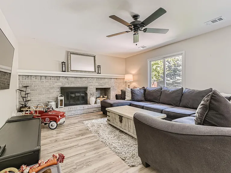 538 E Phillips Dr N — Photo 8