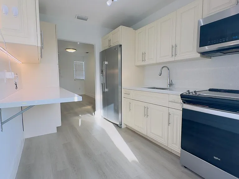 740 W 33rd St — Photo 6
