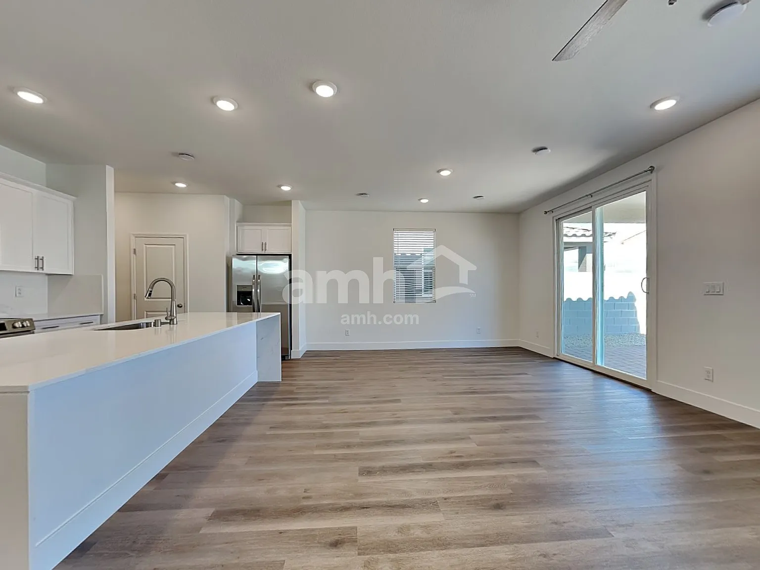 4 bed, 2.5 bath, 2144 sqft, $2,550 — Photo 4
