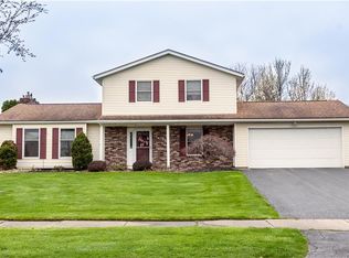 33 Clearwater Cir, Rochester, NY 14612
