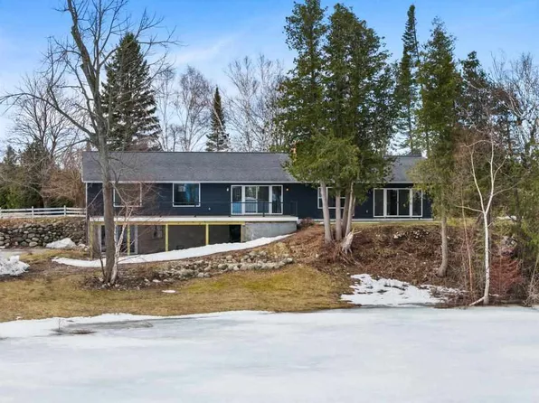7645 Mulberry Ln, Charlevoix, MI 49720