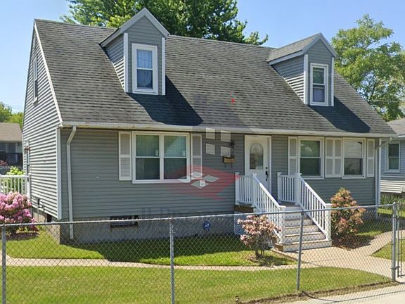 2nd image of 104 Robinson St