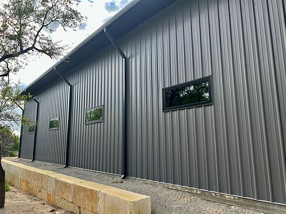 4th image of 2203 Pyramid Dr