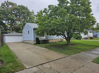 1927 Apache Rd, Waukegan, IL 60087