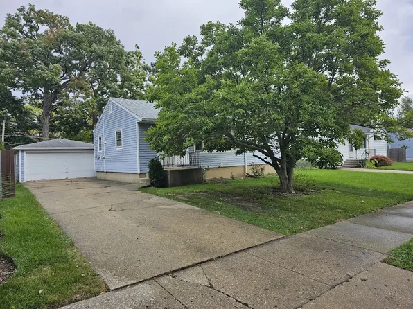 1927 Apache Rd, Waukegan, IL 60087