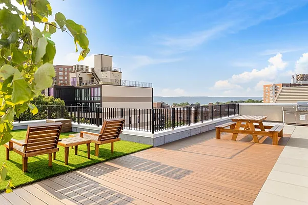 Rented by Safdie Realty Group | media 38