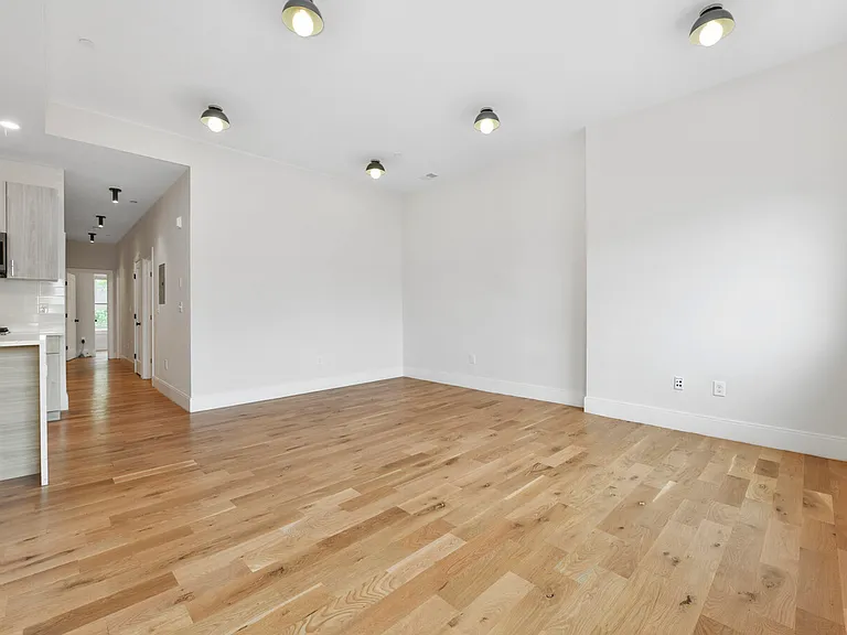 198 Maverick St #3 — Photo 4