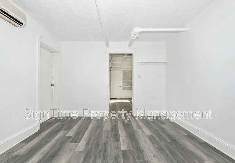 220 Summit Ave #BASEMENT — Photo 11
