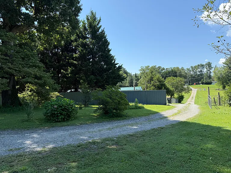 715 Dana Rd — Photo 2