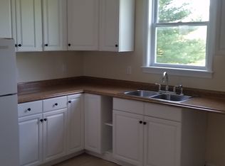 15 Ninth St APT 3, Auburn, ME 04210