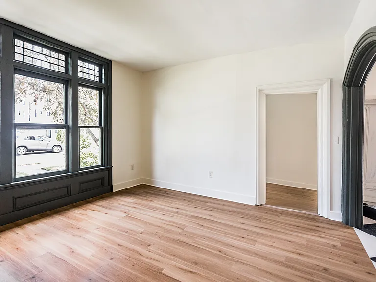 1421 Van Dyke St — Photo 5