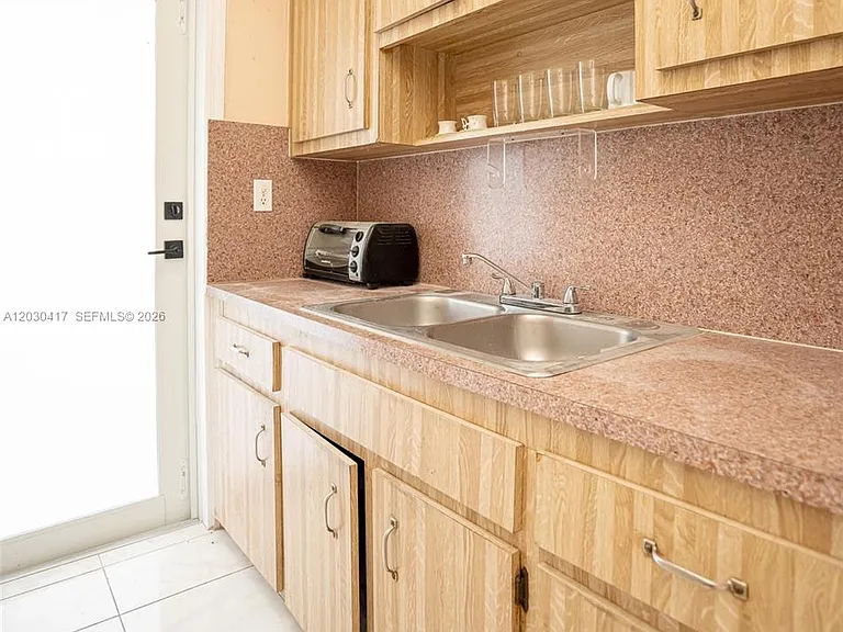 637 SW 11th St #6W — Photo 17