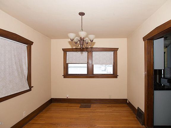 5th image of 235 Iroquois Ave