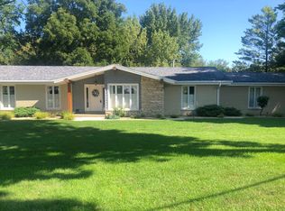 1445 Freed Rd, Sycamore, IL 60178