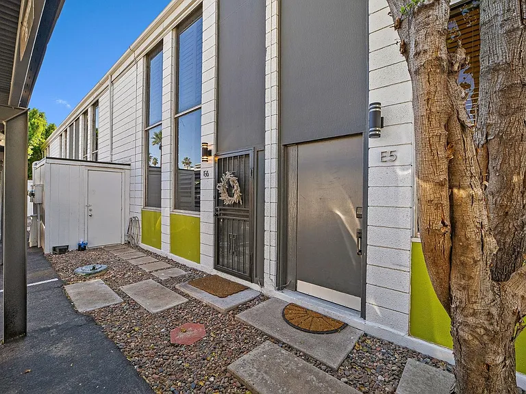 385 W Pierson St #E5 — Photo 3