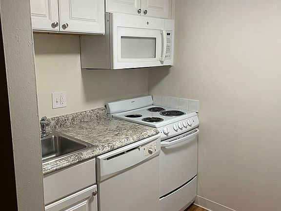 3rd image of 1331 N Downing St #999