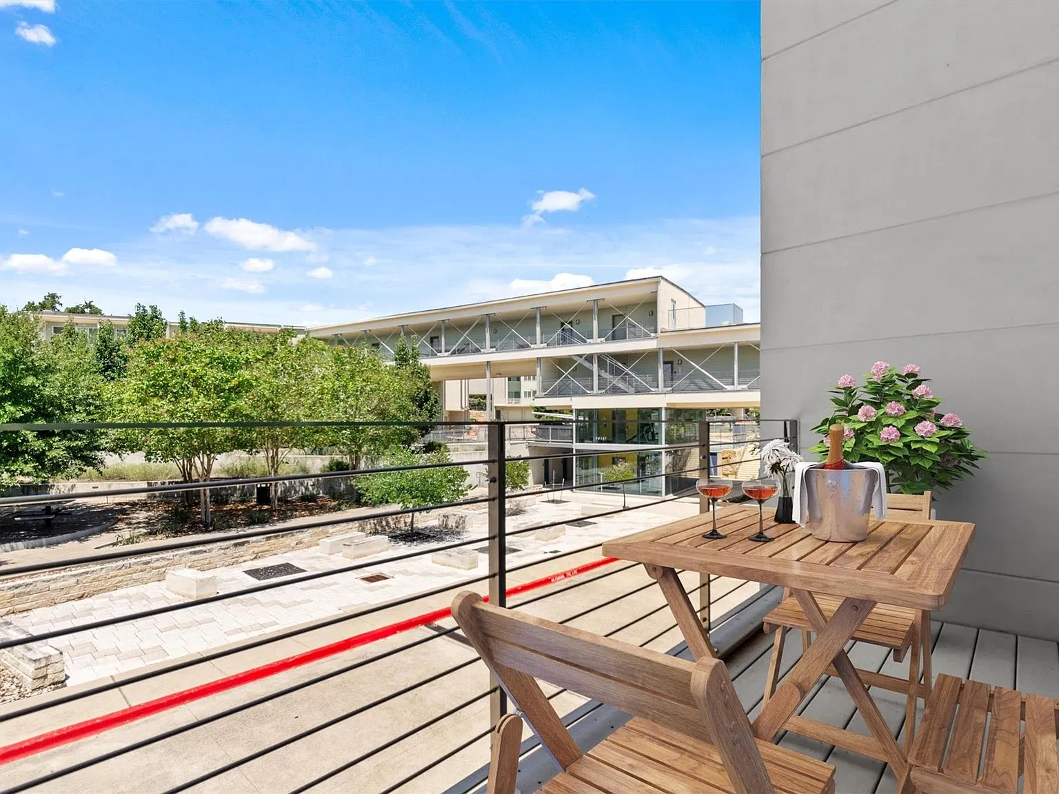 1 bed, 1.5 bath, 941 sqft, $1,700 — Photo 4