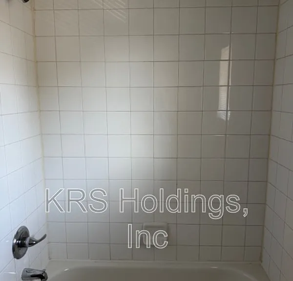 843 41st St — Photo 5