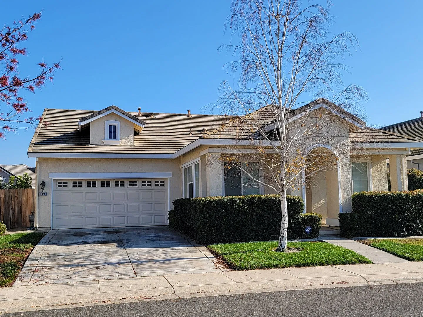 Beautiful 4 Bedroom 2 Bath Home in North Natomas — Photo 2