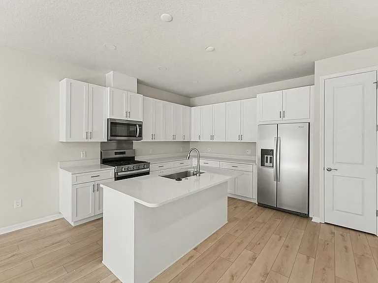 2549 Mario Way — Photo 4