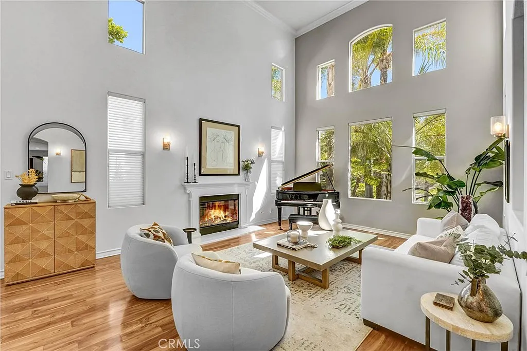 5 bed, 3393 sqft, $9,600 — Photo 4