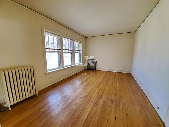 5th image of 534 Hinman Ave APT 2W