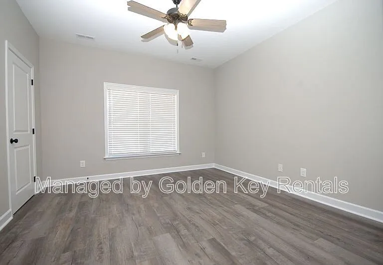 421 S Center St — Photo 6