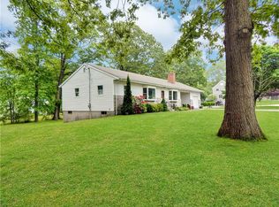 2 Laurel Hill Dr, Westerly, RI 02891