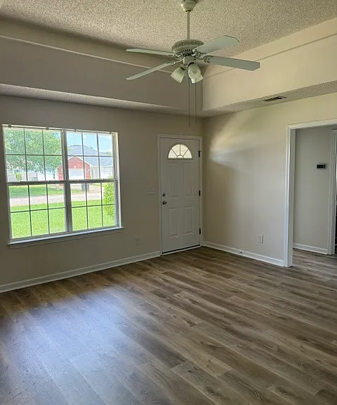 141 Millbrook Dr — Photo 2