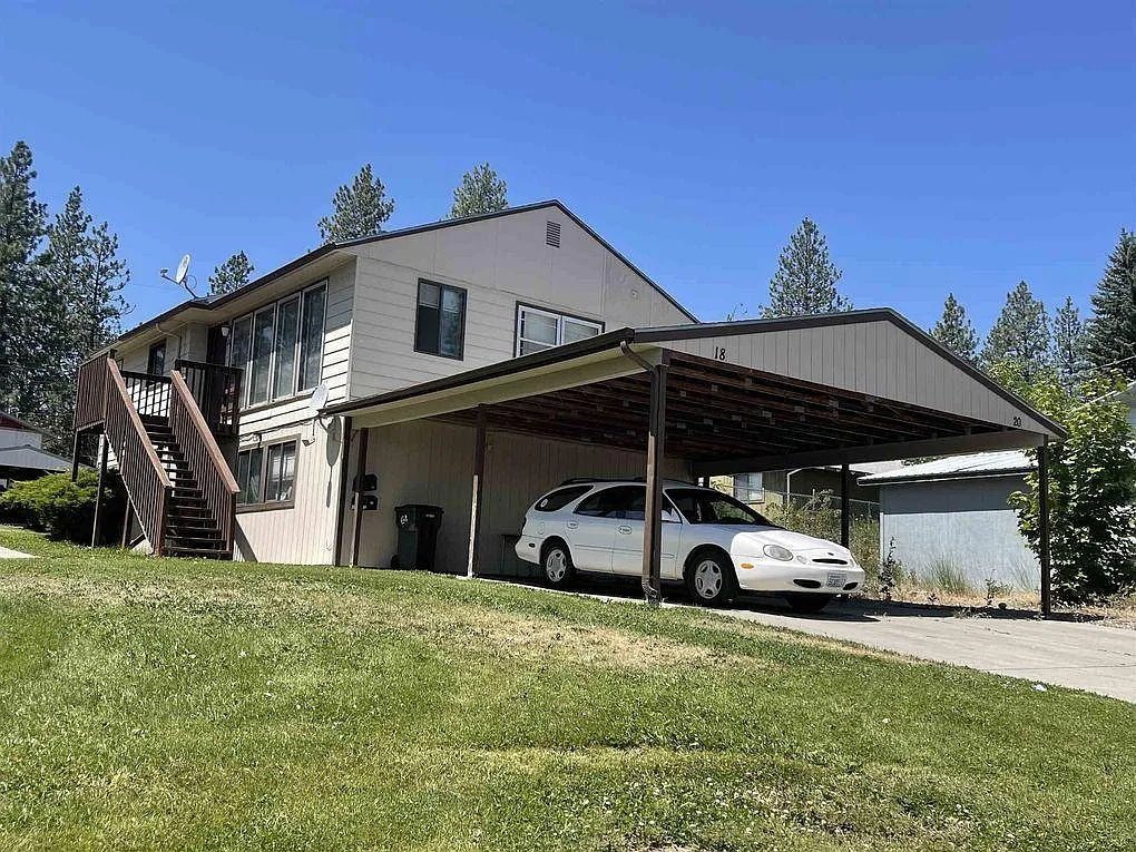 3 bed, 900 sqft, $1,295 — Photo 1
