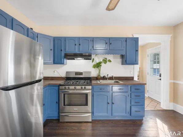 304 Fairview Ave, Hamden, CT 06514