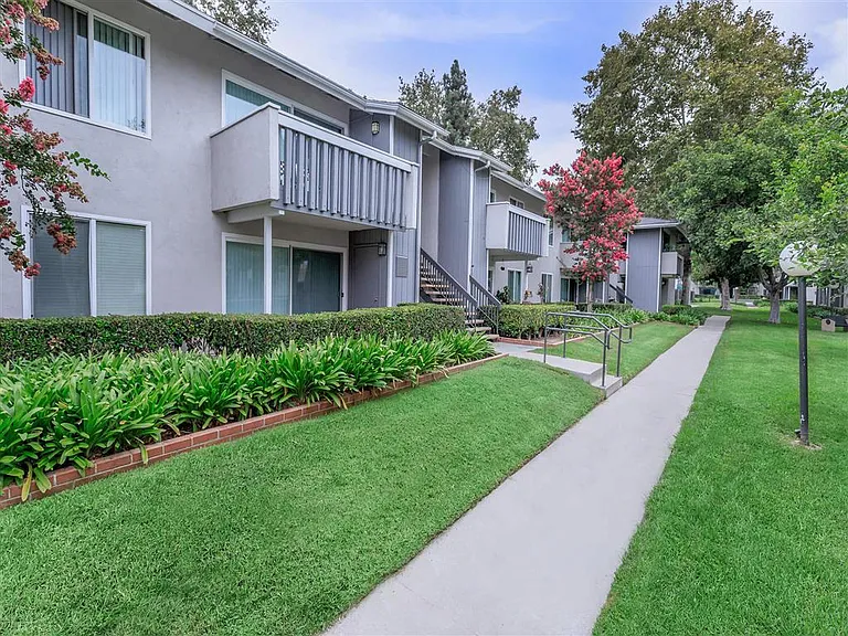 Briarwood Apartments — Photo 9