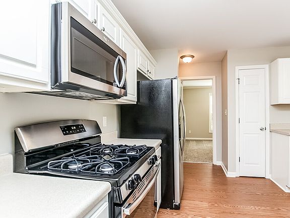 5th image of 436 Eglington Trl