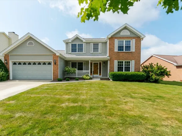 5 Chiswick Cir, Bloomington, IL 61704