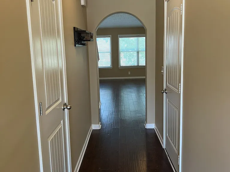 904 Azeri Ave — Photo 3