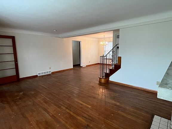 3rd image of 315 E 273rd St