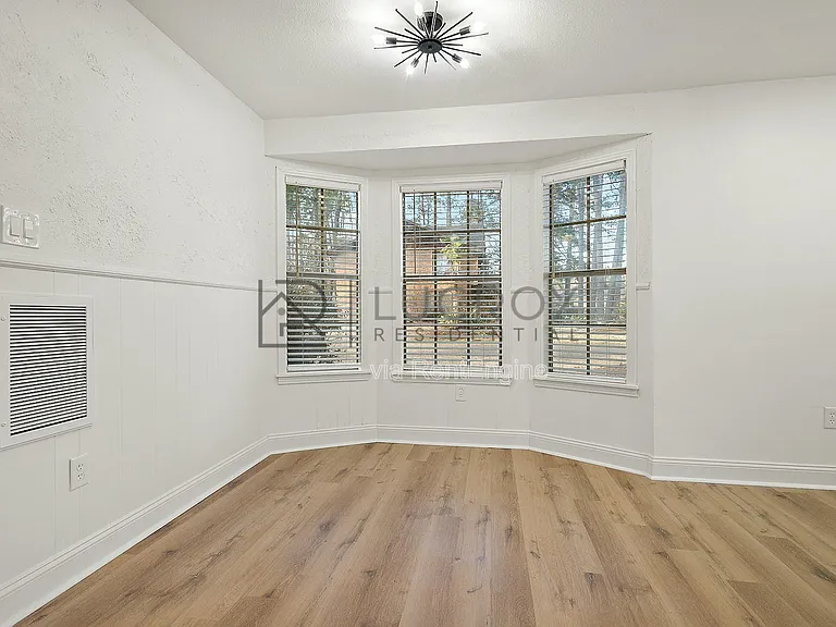 816 Winthrop Cir — Photo 13